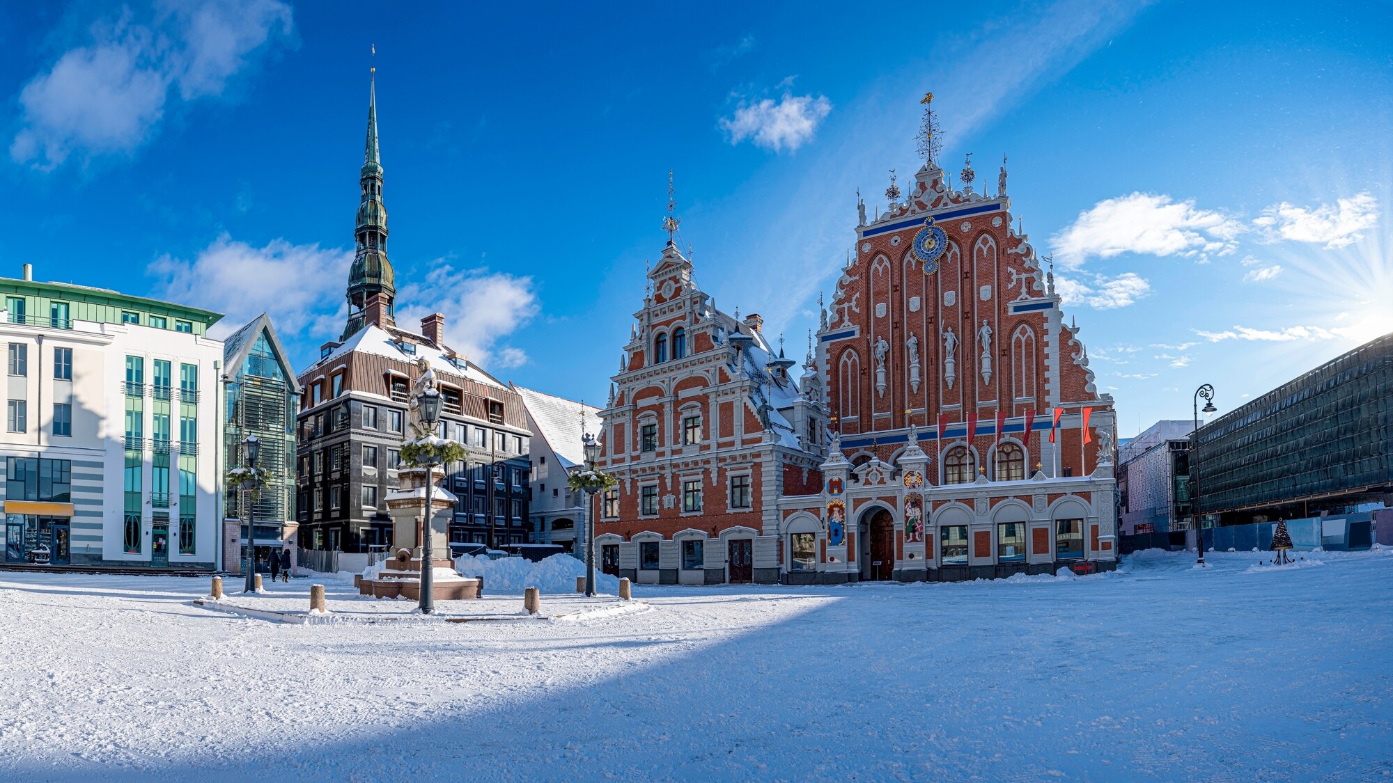 La Maison des Têtes Noires et la Cathédrale St Peters