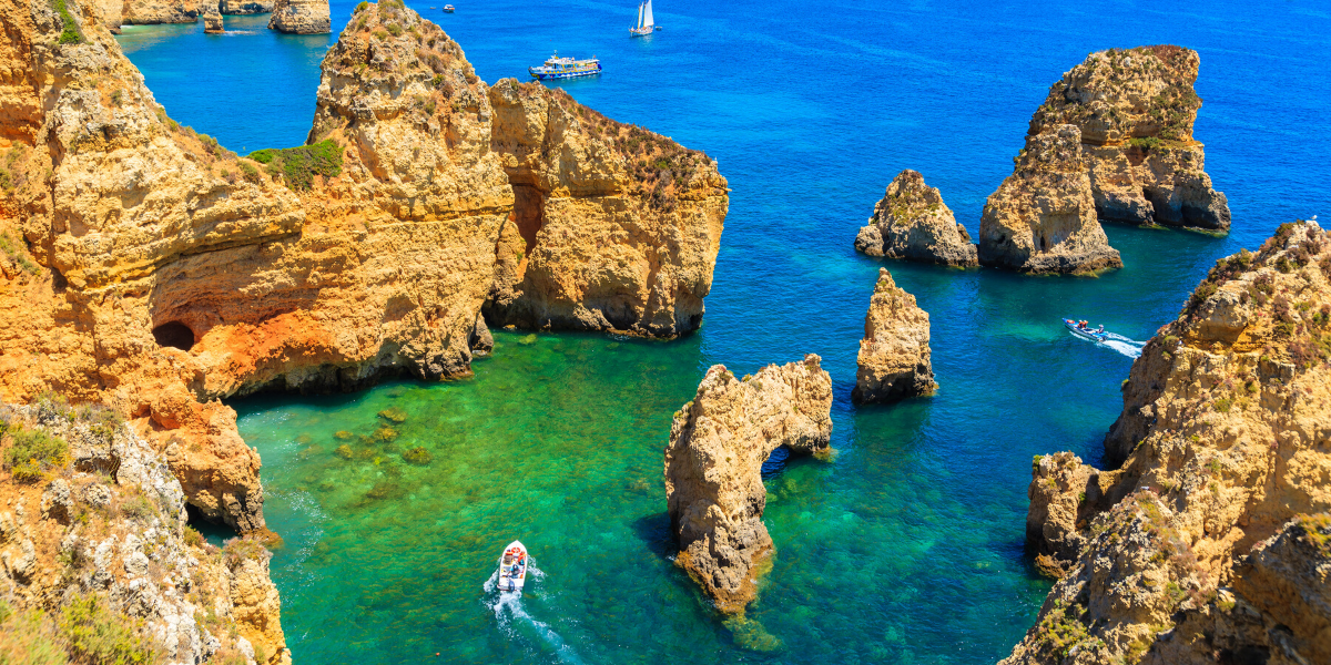 Découvre l'impressionnante formation rocheuse de la Ponta da Piedade