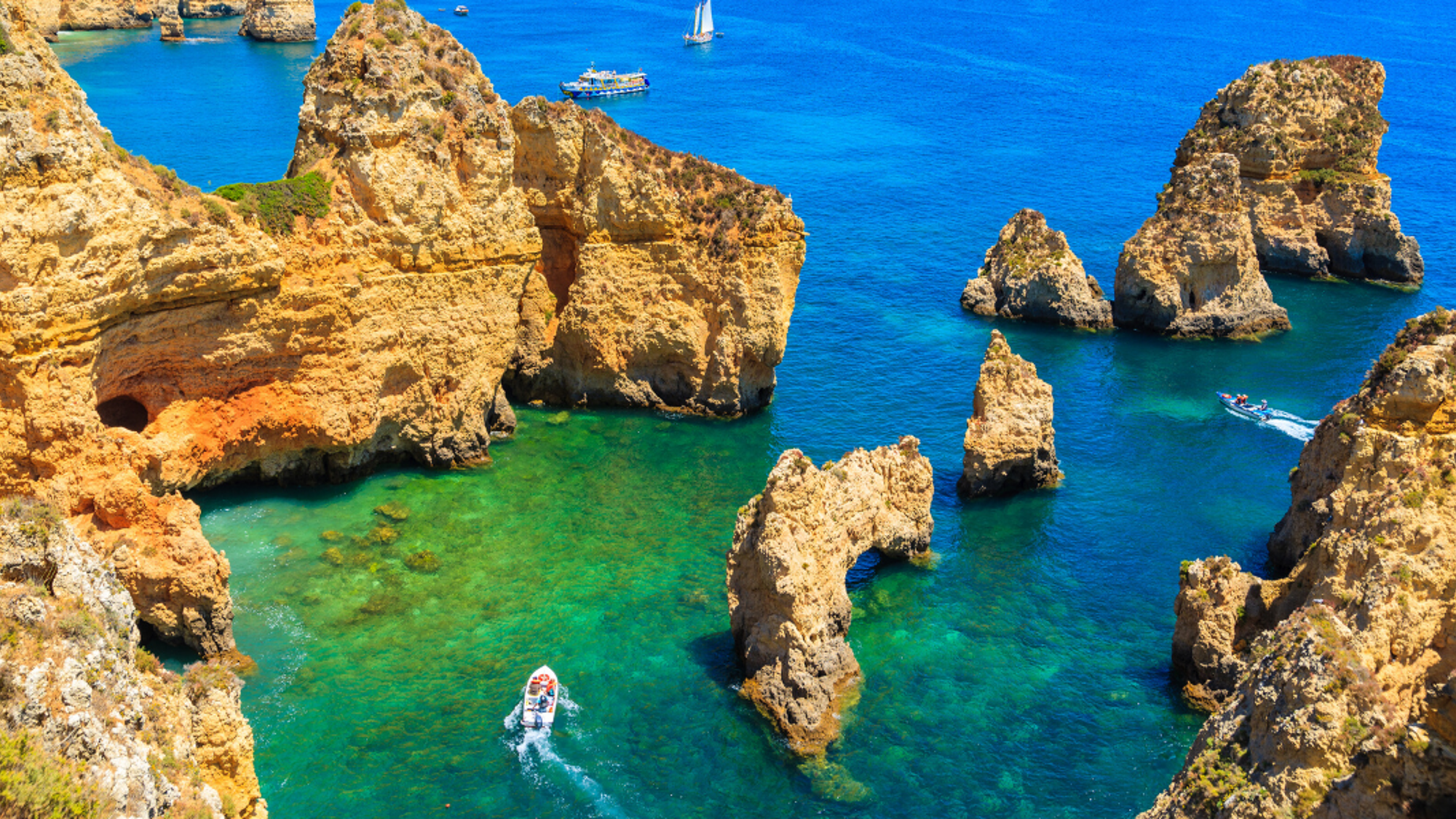 Découvre l'impressionnante formation rocheuse de la Ponta da Piedade
