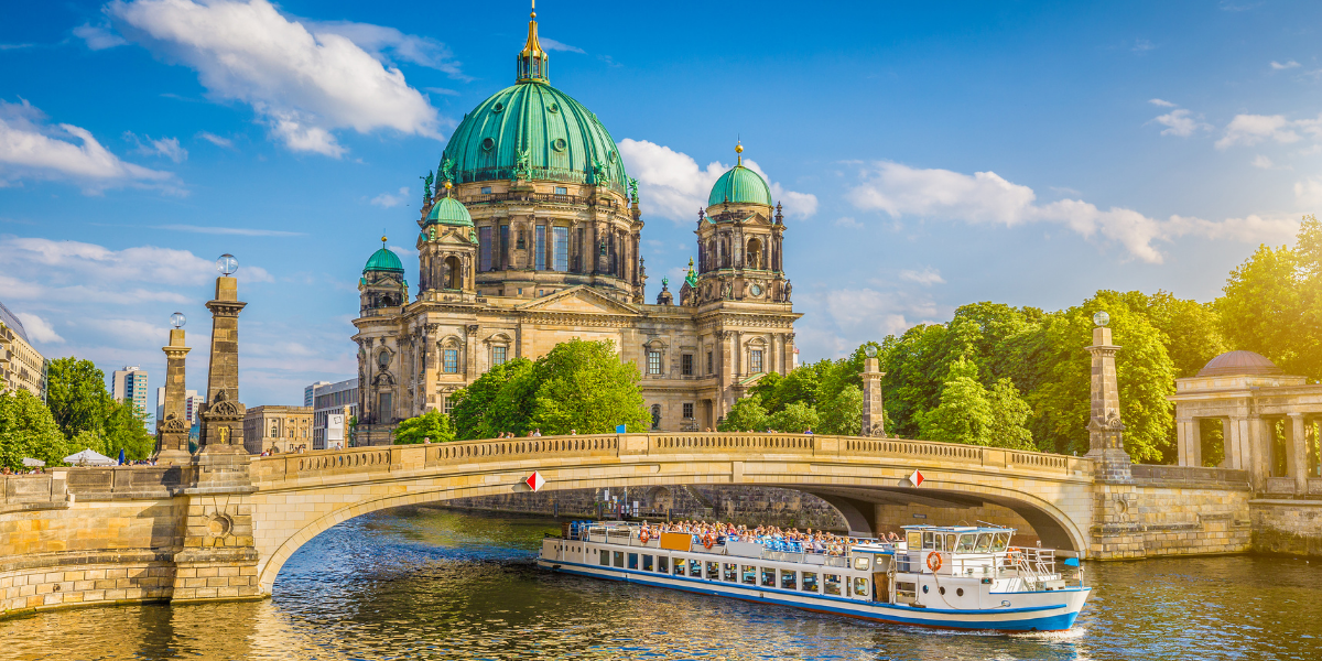 Et suivez le guide à la découverte de la ville 