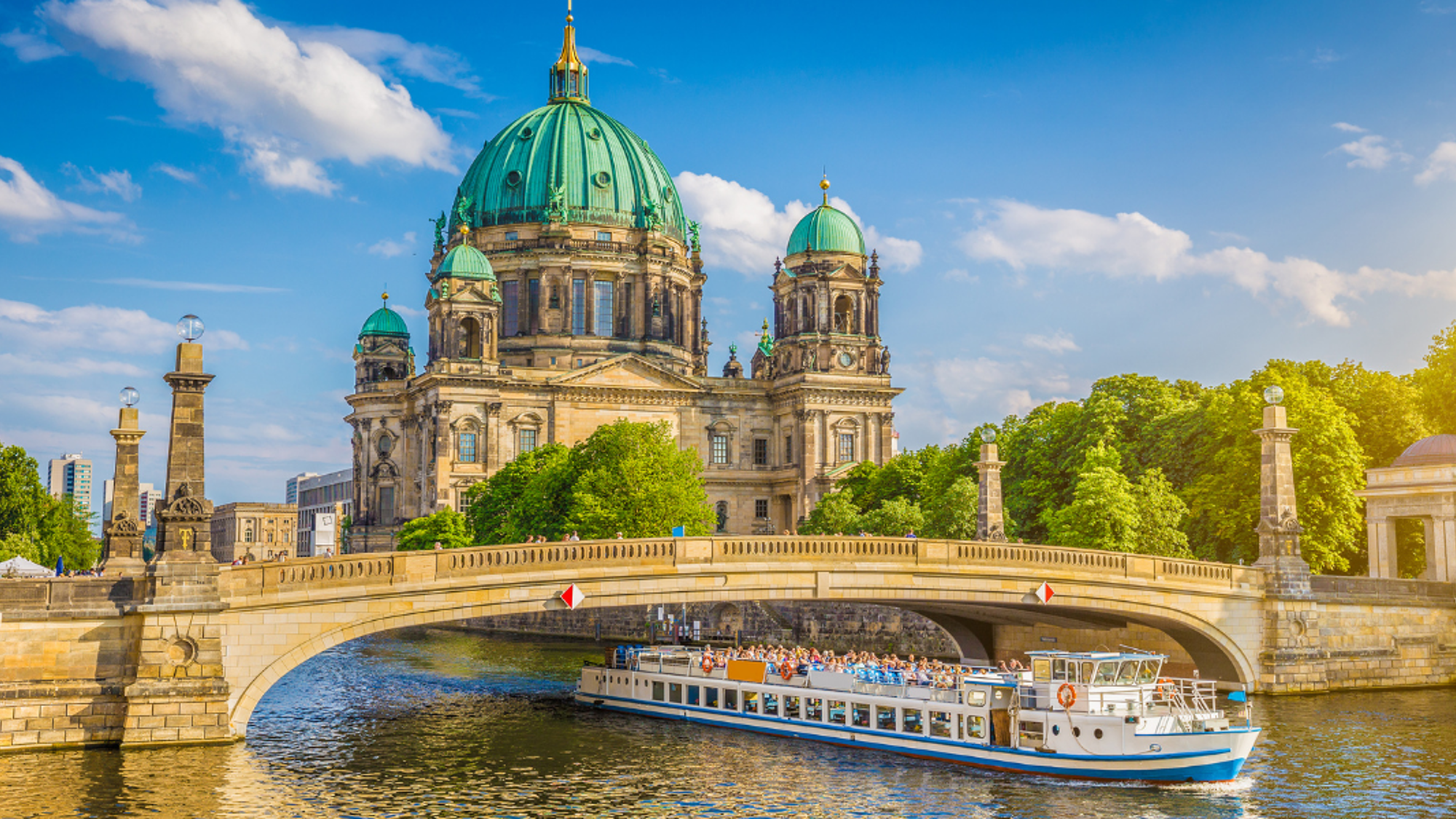 Et suivez le guide à la découverte de la ville