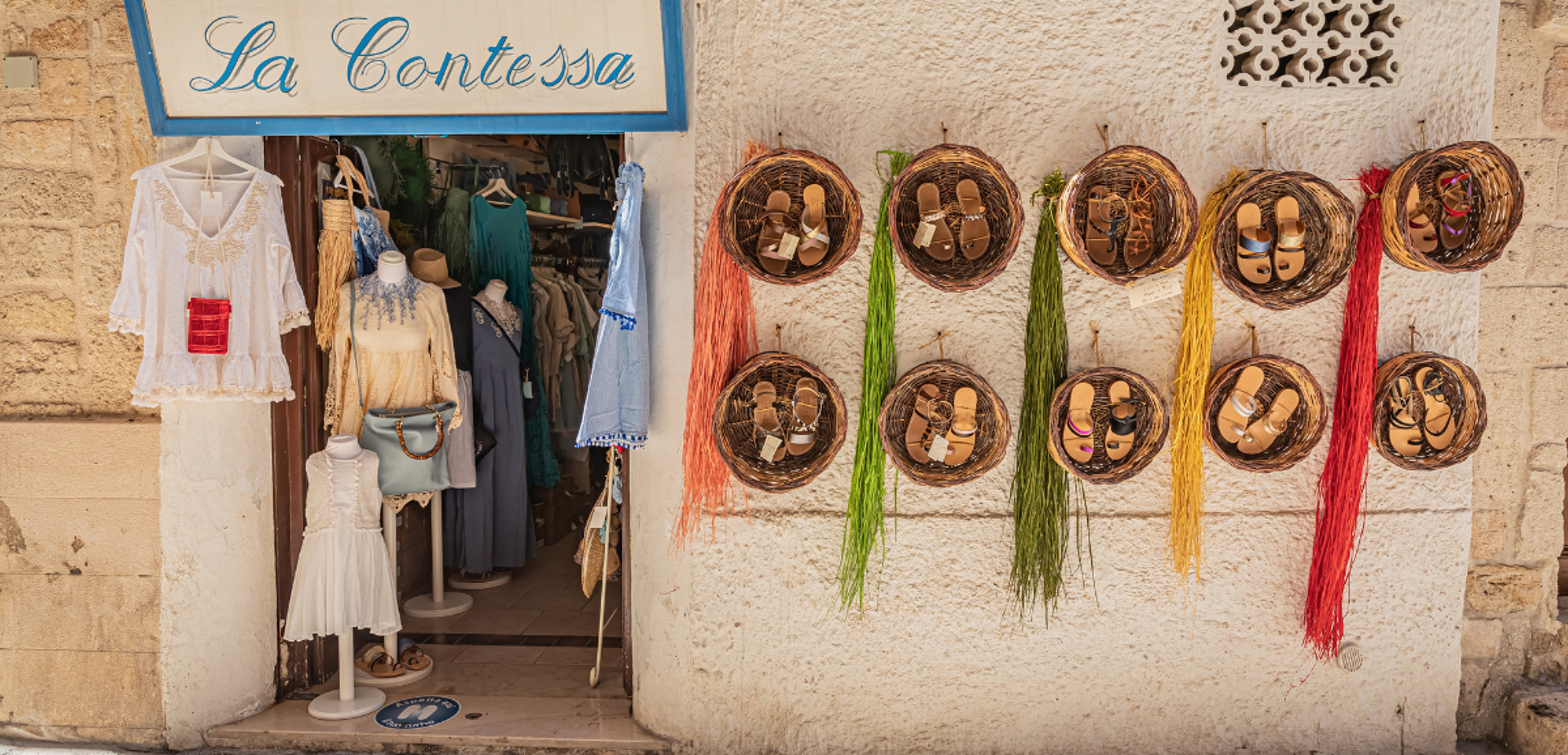 Aux petites boutiques typiques