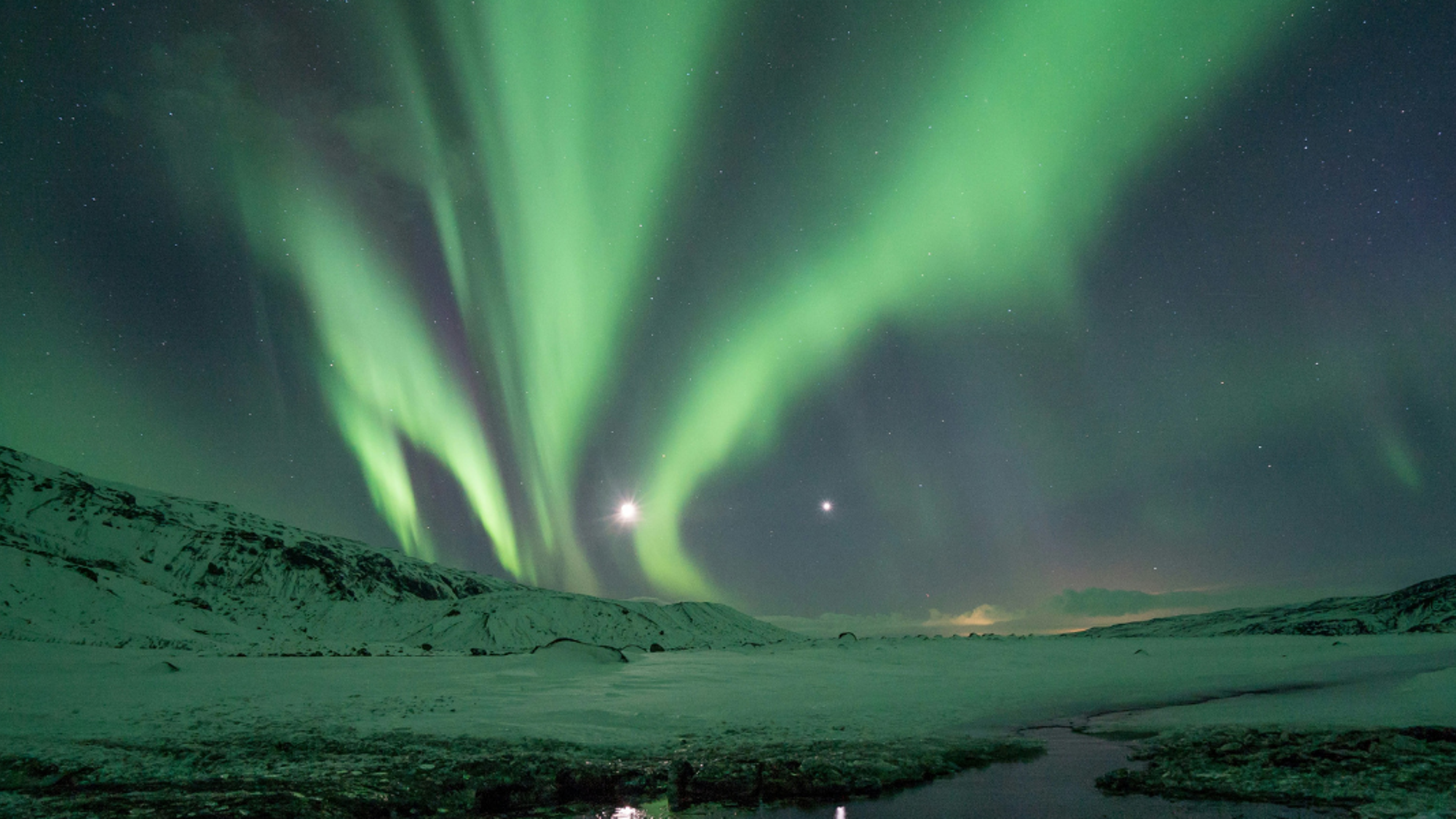 Chasse aux aurores boréales, Reykjavik, Islande (phénomène naturel et donc non-garanti) ©Jonatan Pie / Unsplash