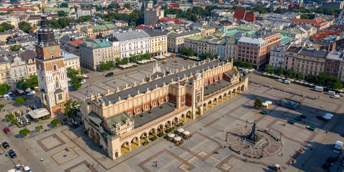 La Place du marché et l'impressionnante Halle des draps - jours 1 à 4 