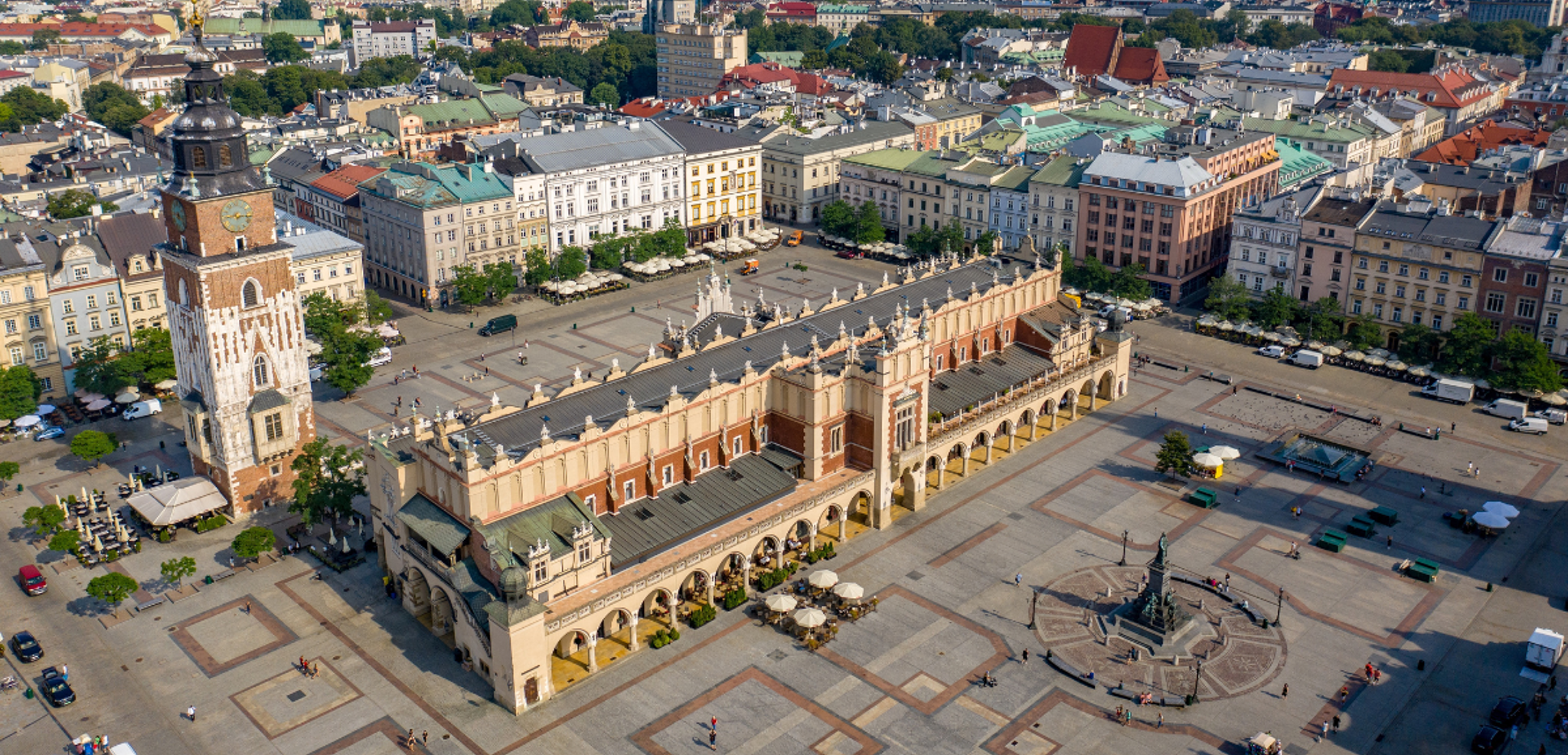 La Place du marché et l'impressionnante Halle des draps - jours 1 à 4