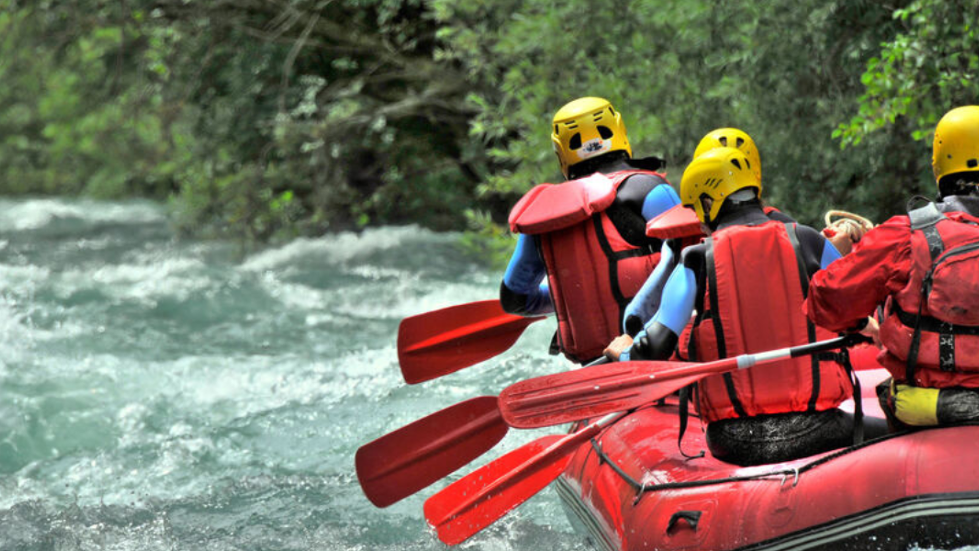Sensations fraîches lors d'une descente en rafting !