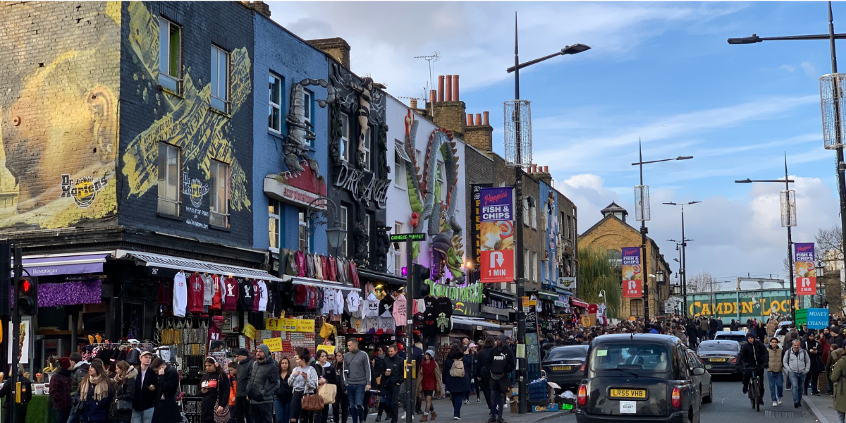 En passant par les quartiers animés et atypiques 