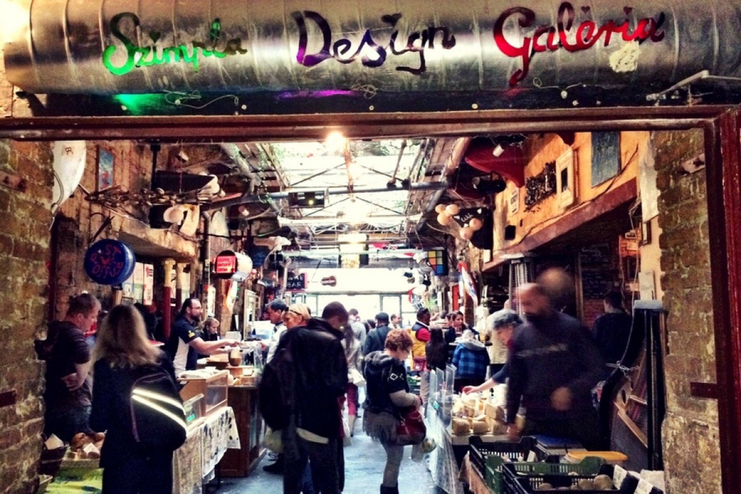 Et le soir, arpentez les galeries branchées et "ruin bars" !