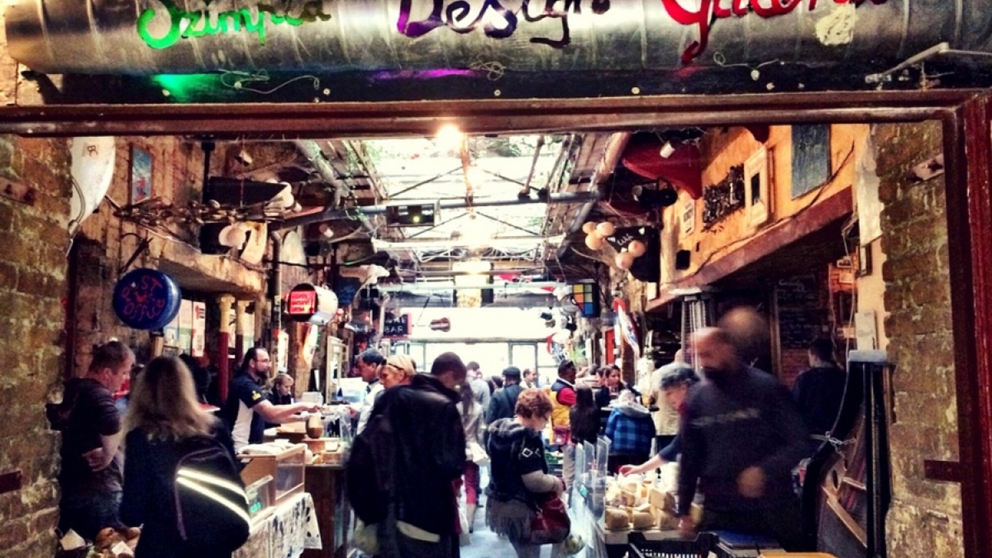 Et le soir, arpentez les galeries branchées et "ruin bars" !