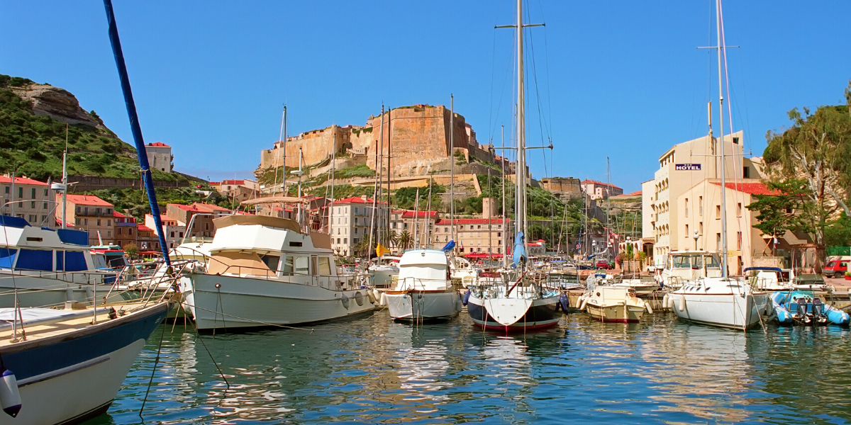 N'oubliez pas de découvrir la jolie ville de Bonifacio, à 15 minutes à pied de la villa