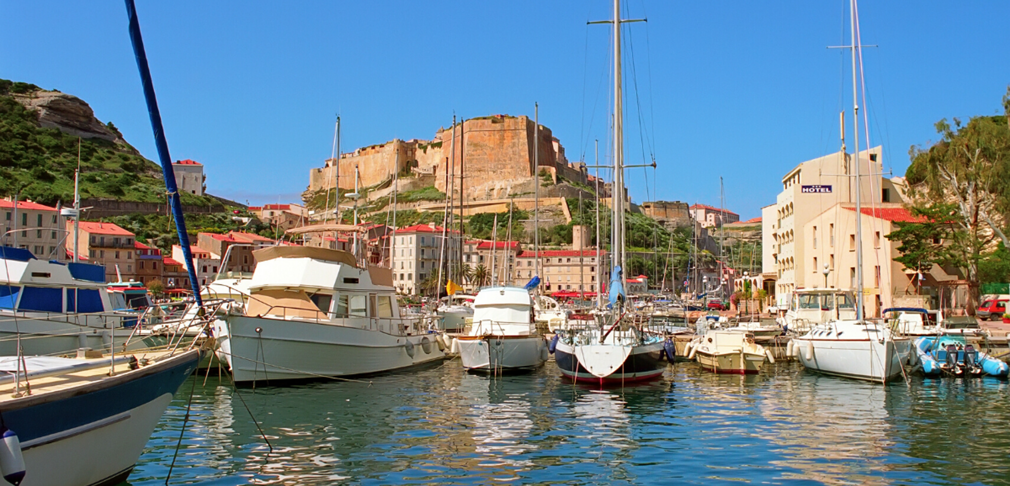 N'oubliez pas de découvrir la jolie ville de Bonifacio, à 15 minutes à pied de la villa
