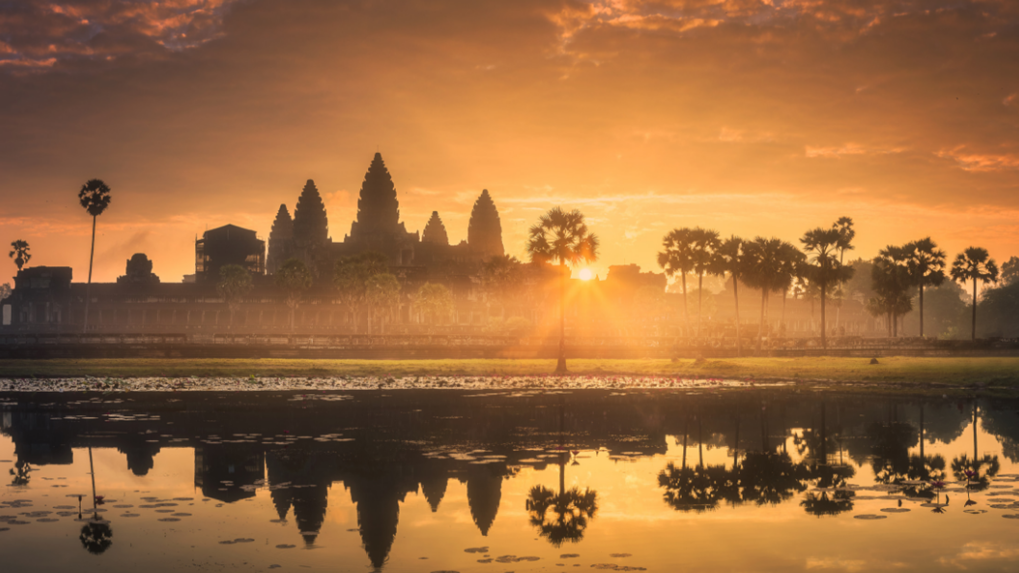 Admirez le lever de soleil aux temples d'Angkor