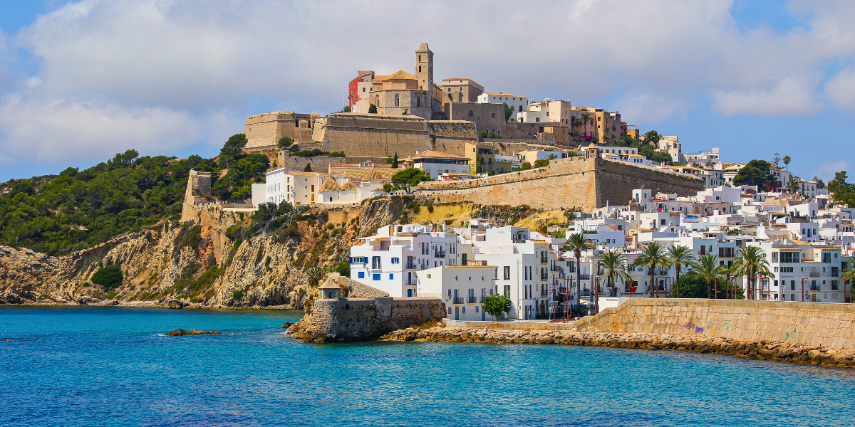 La Cathédrale Sainte-Marie au sommet du Château d'Eivissa à Dalt Vila 