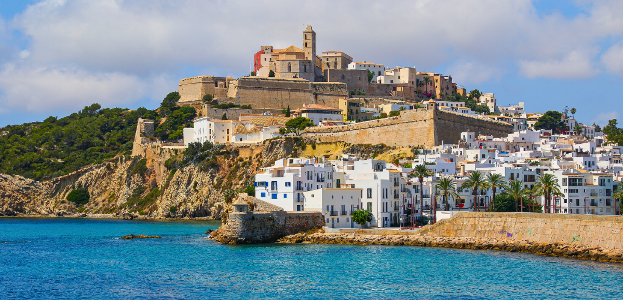 La Cathédrale Sainte-Marie au sommet du Château d'Eivissa à Dalt Vila