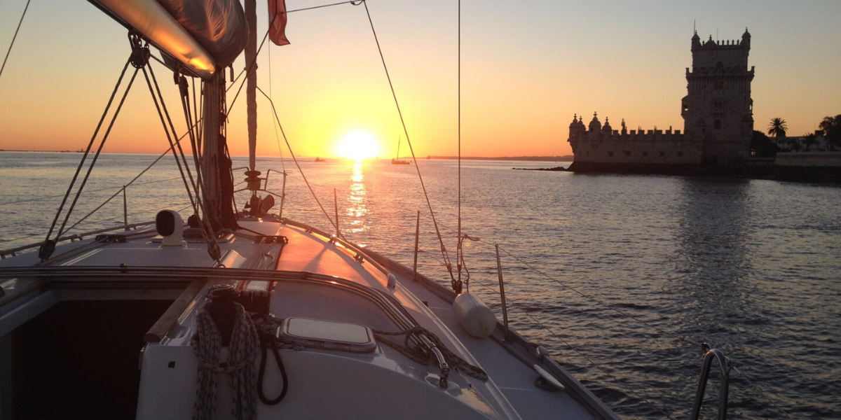 Pour bien finir la journée, profitez d'une balade en bateau au coucher du soleil (de mai à septembre uniquement - consultez le détail du programme)