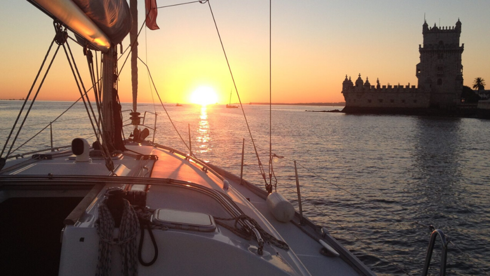 Pour bien finir la journée, profitez d'une balade en bateau au coucher du soleil (de mai à septembre uniquement - consultez le détail du programme)