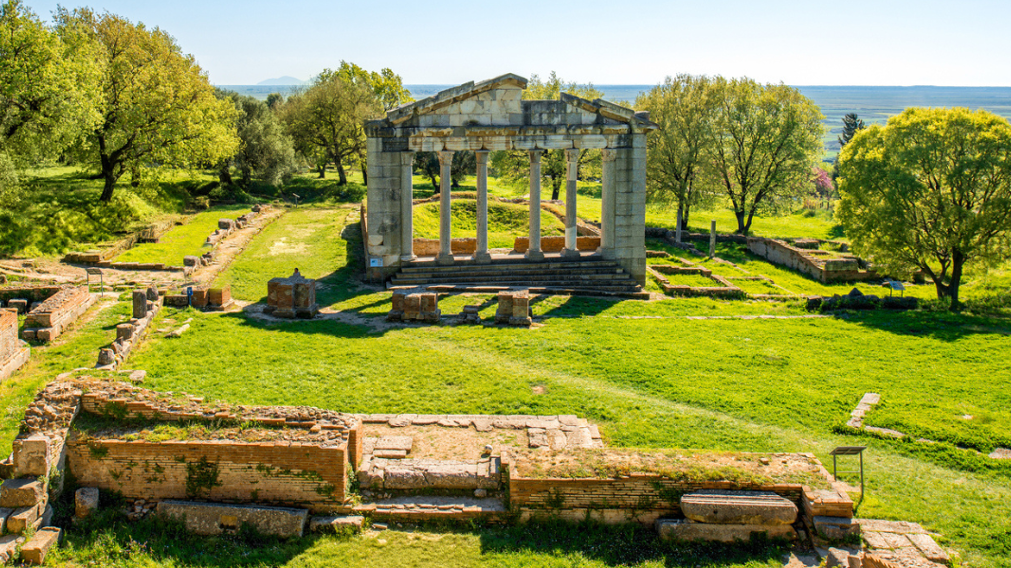 Avant de découvrir les ruines d'Apollonia