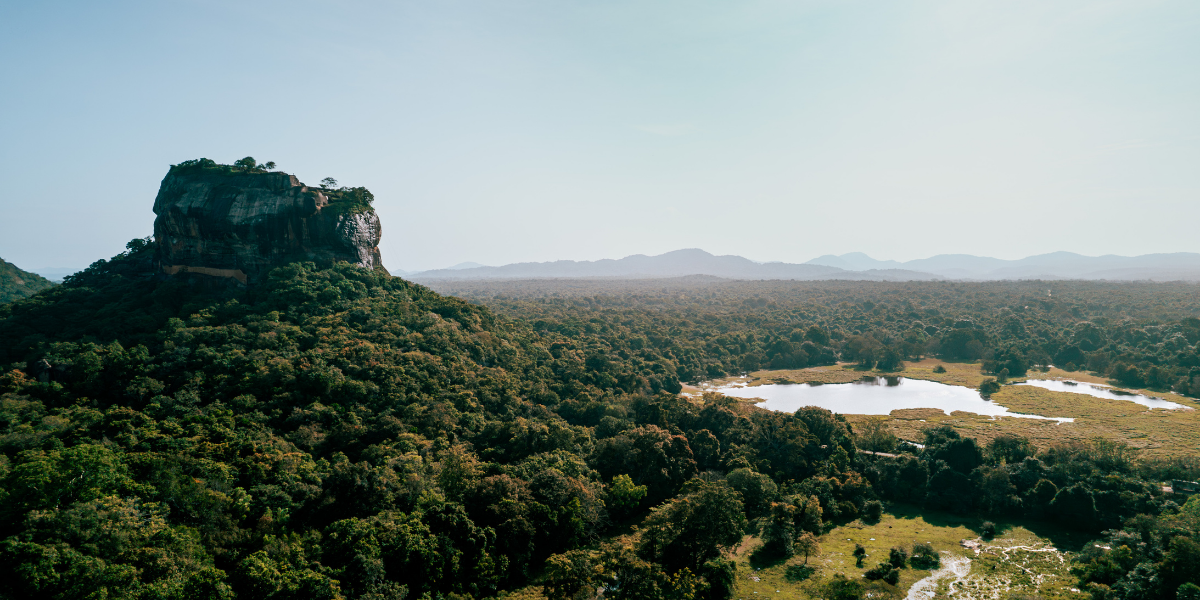 La vue sur le rocher de Pidurangala, depuis le haut du Rocher du Lion, Sigiriya - Jour 3  