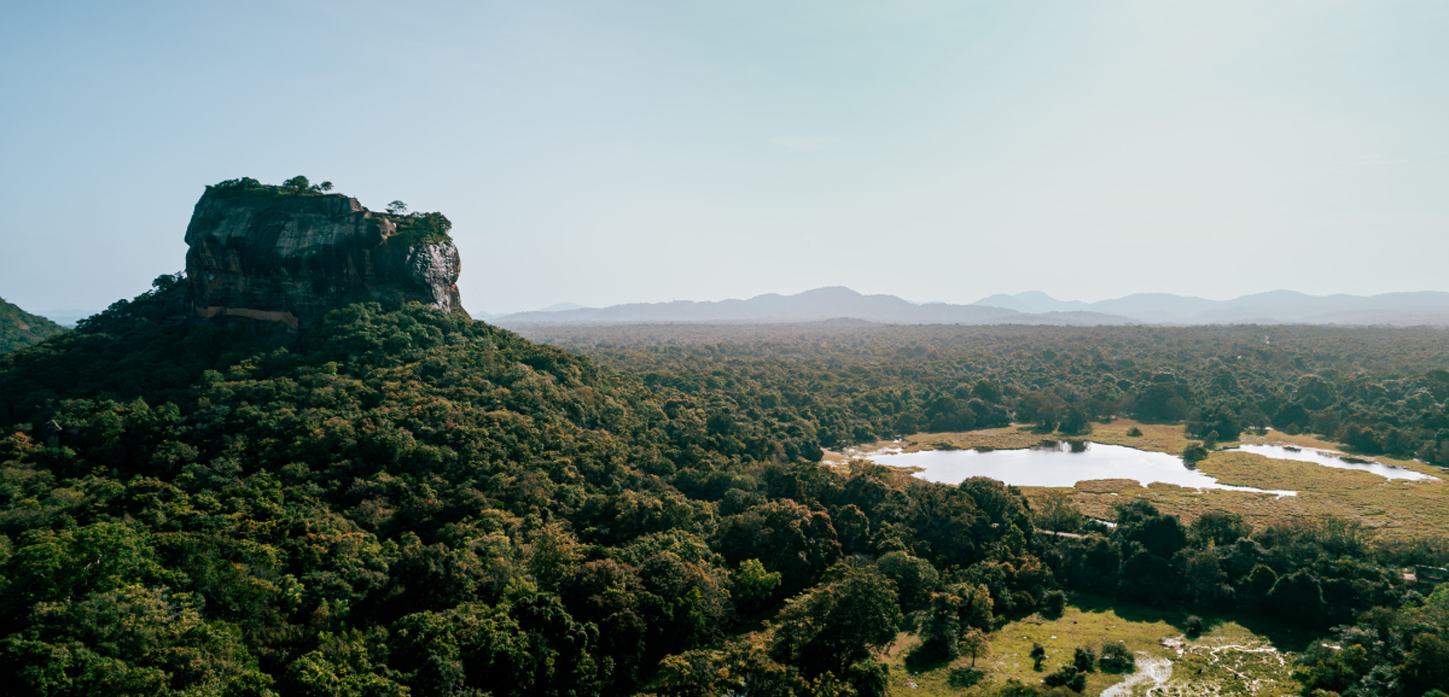 La vue sur le rocher de Pidurangala, depuis le haut du Rocher du Lion, Sigiriya - Jour 3