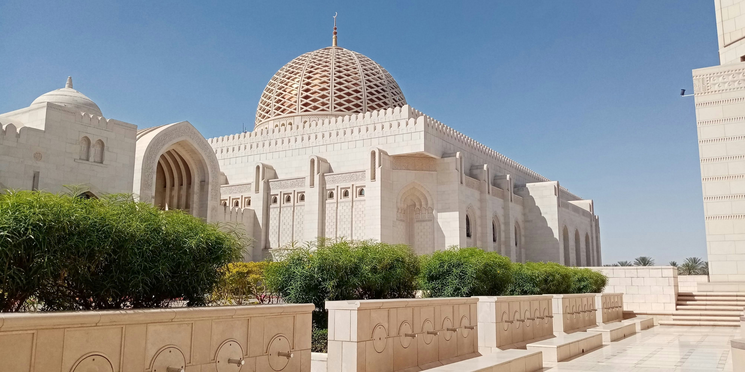 Mosquée du Sultan Qaboos, Mascate ©Thomas / Unsplash