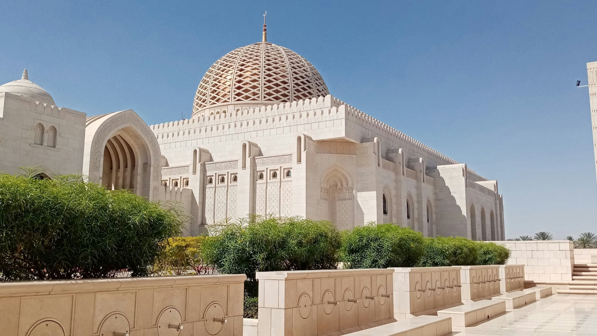 Mosquée du Sultan Qaboos, Mascate ©Thomas / Unsplash