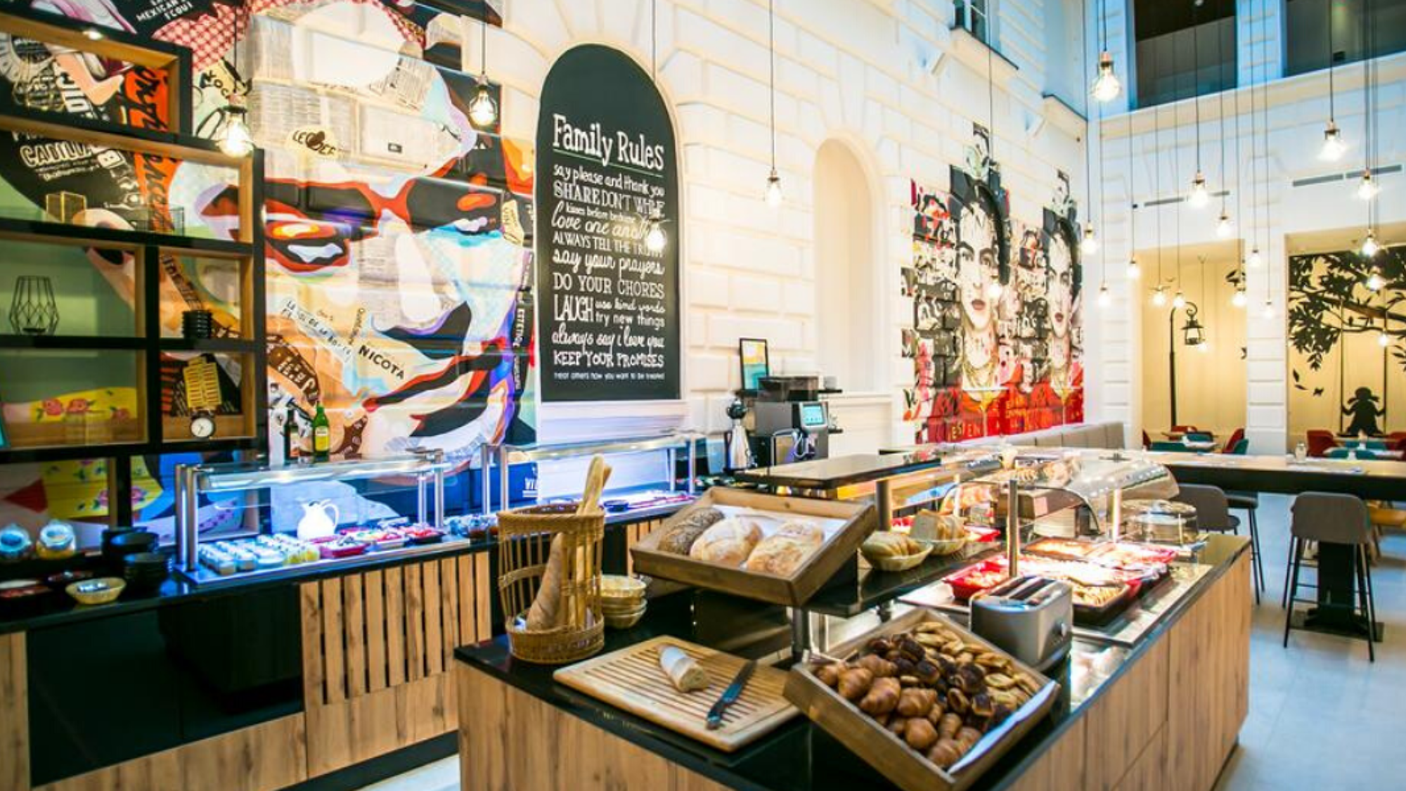 Petit déjeuner pour bien commencer la journée au T62 Hotel ***