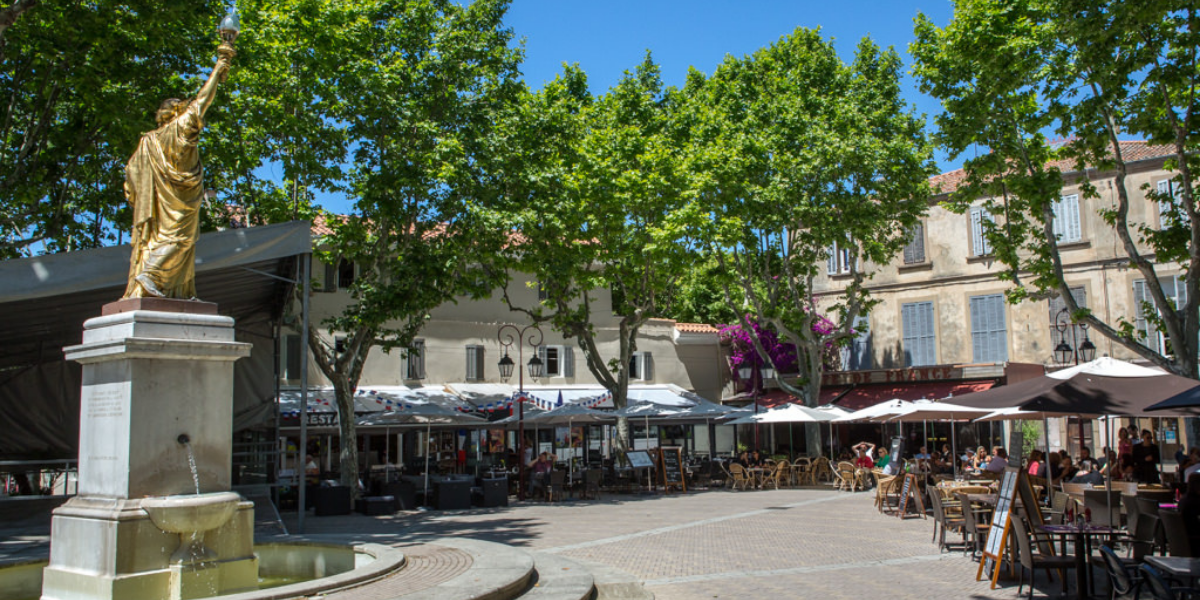 Un p'tit apéro places Portalis après le marché ?