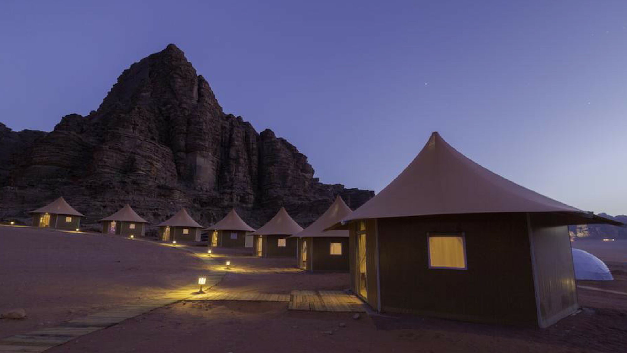 Votre nuit à Aicha Luxury Camp dans le désert de Wadi Rum ou similaire (sous réserve de disponibilité)
