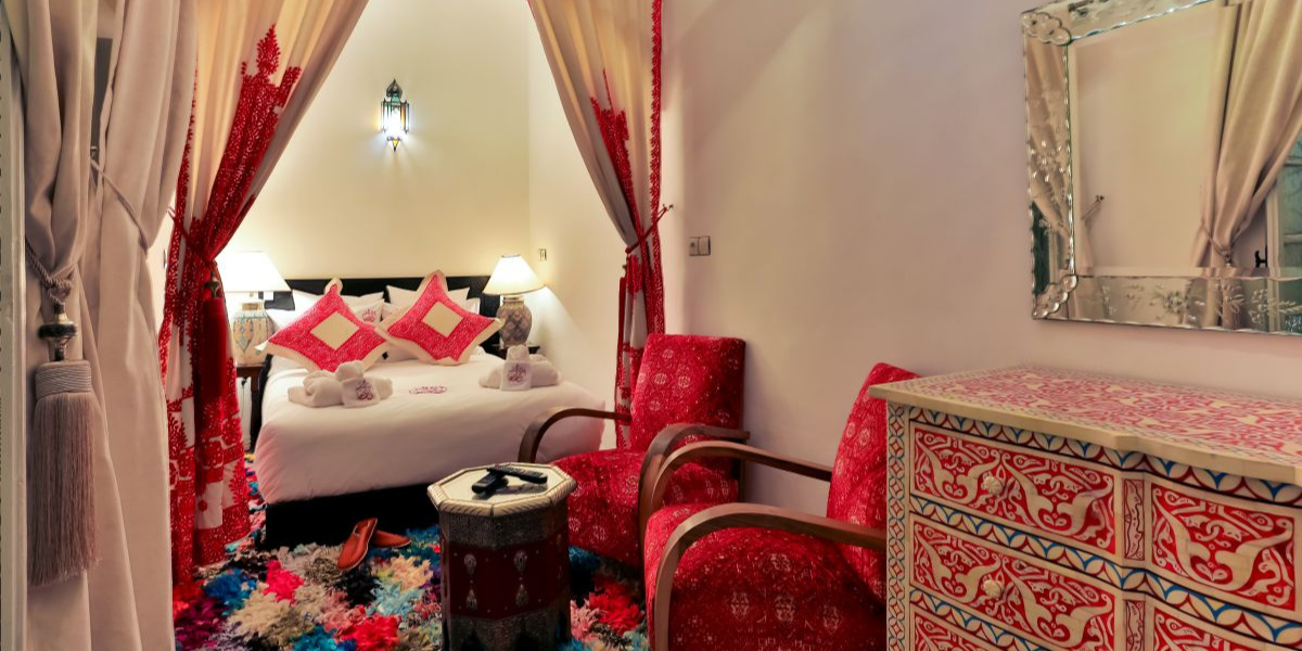 A la décoration typique (Riad Ramz, selon les dates)