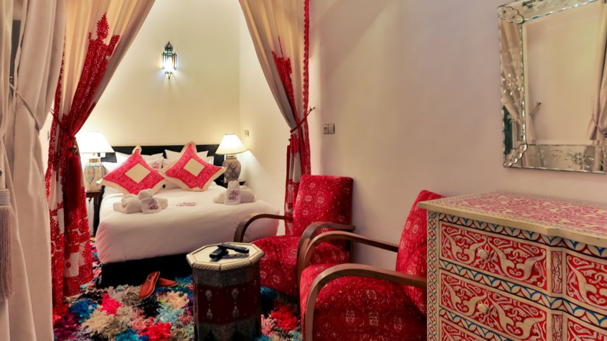 A la décoration typique (Riad Ramz, selon les dates)