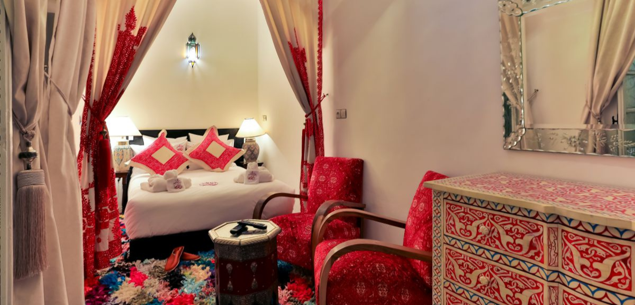 A la décoration typique (Riad Ramz, selon les dates)