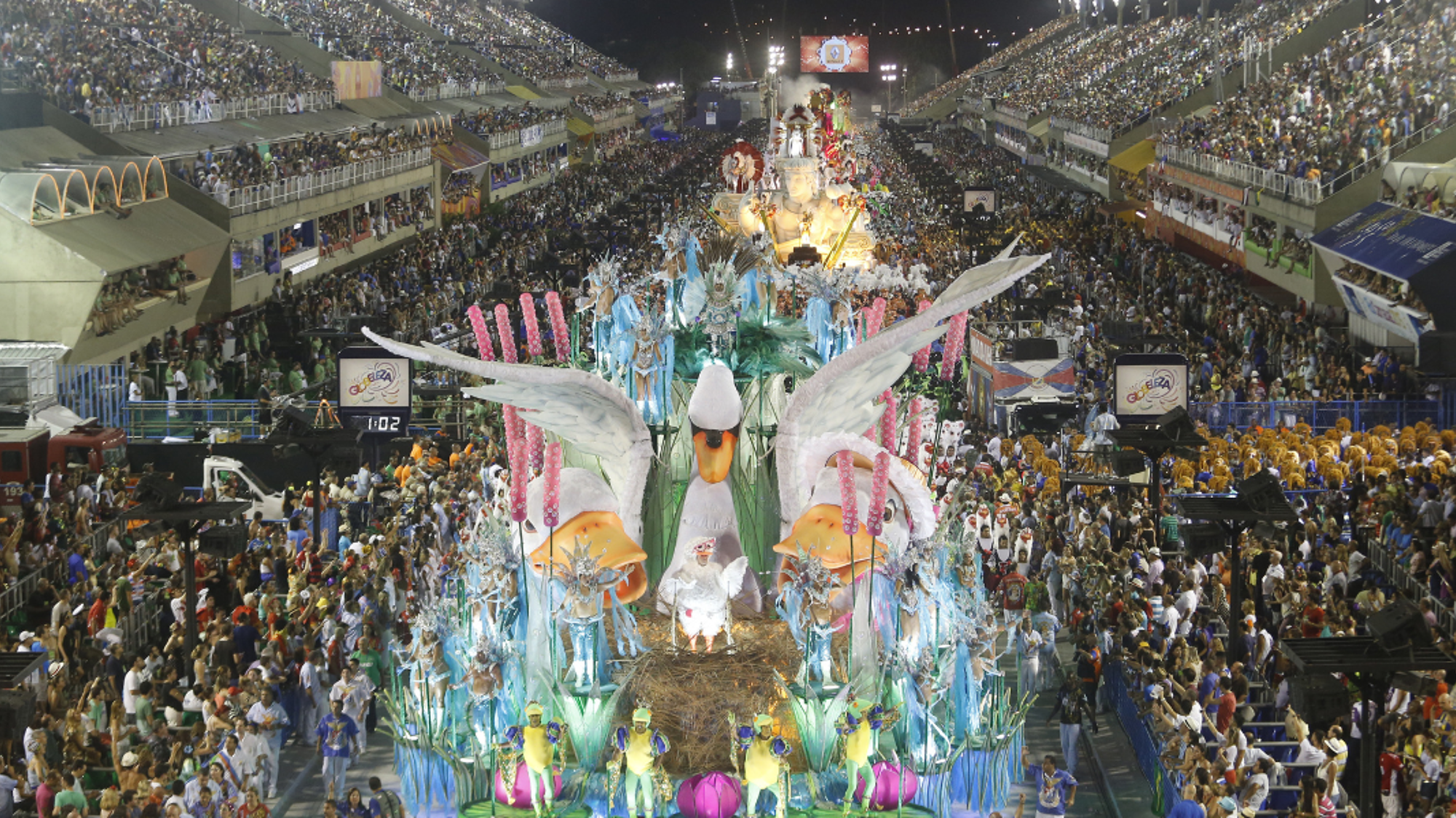 Le spectacle depuis les tribunes du Sambodrome