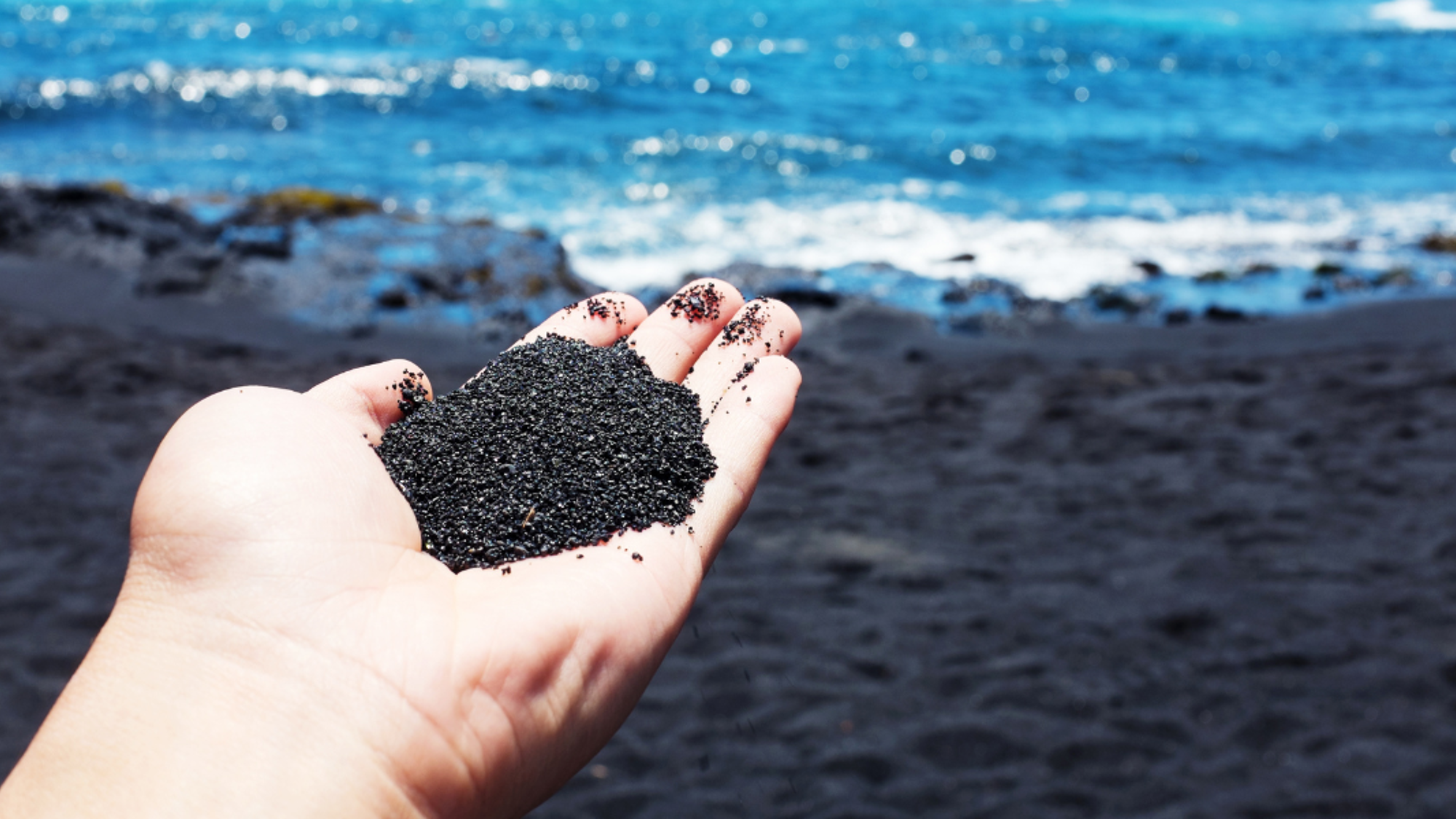...et plage de sable noir !