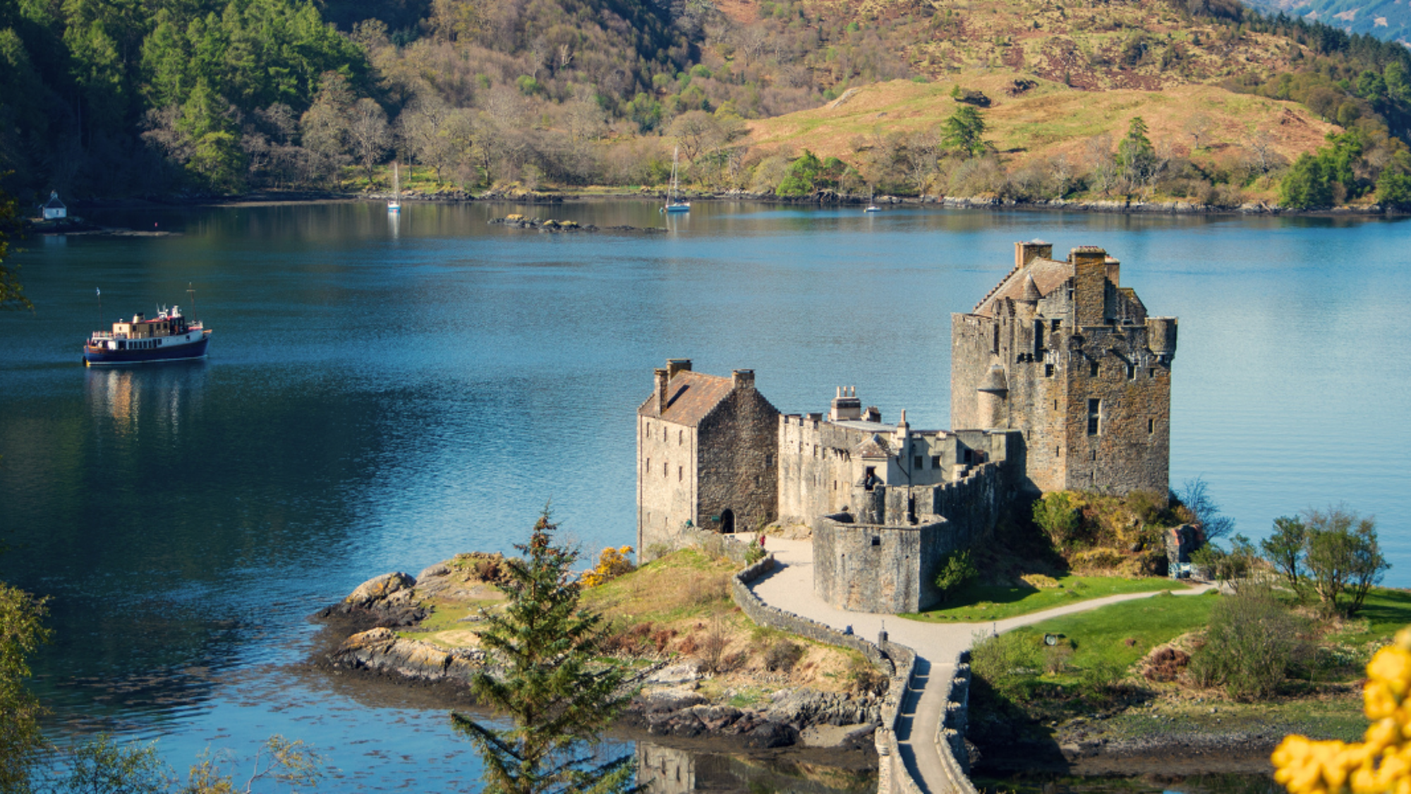 Eilean Donan Castle ©Shutterstock