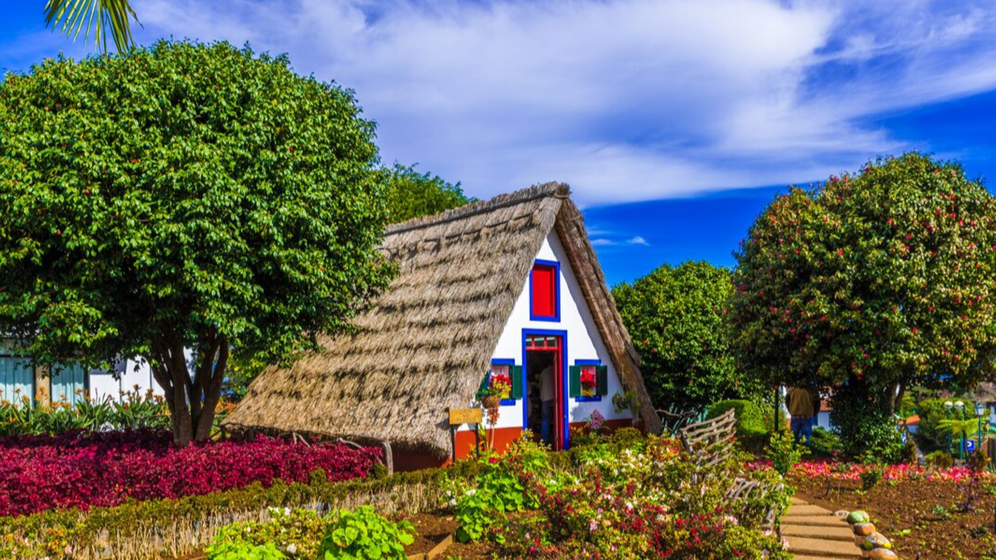 Et descendez par Santana et ses traditionnelles maisons