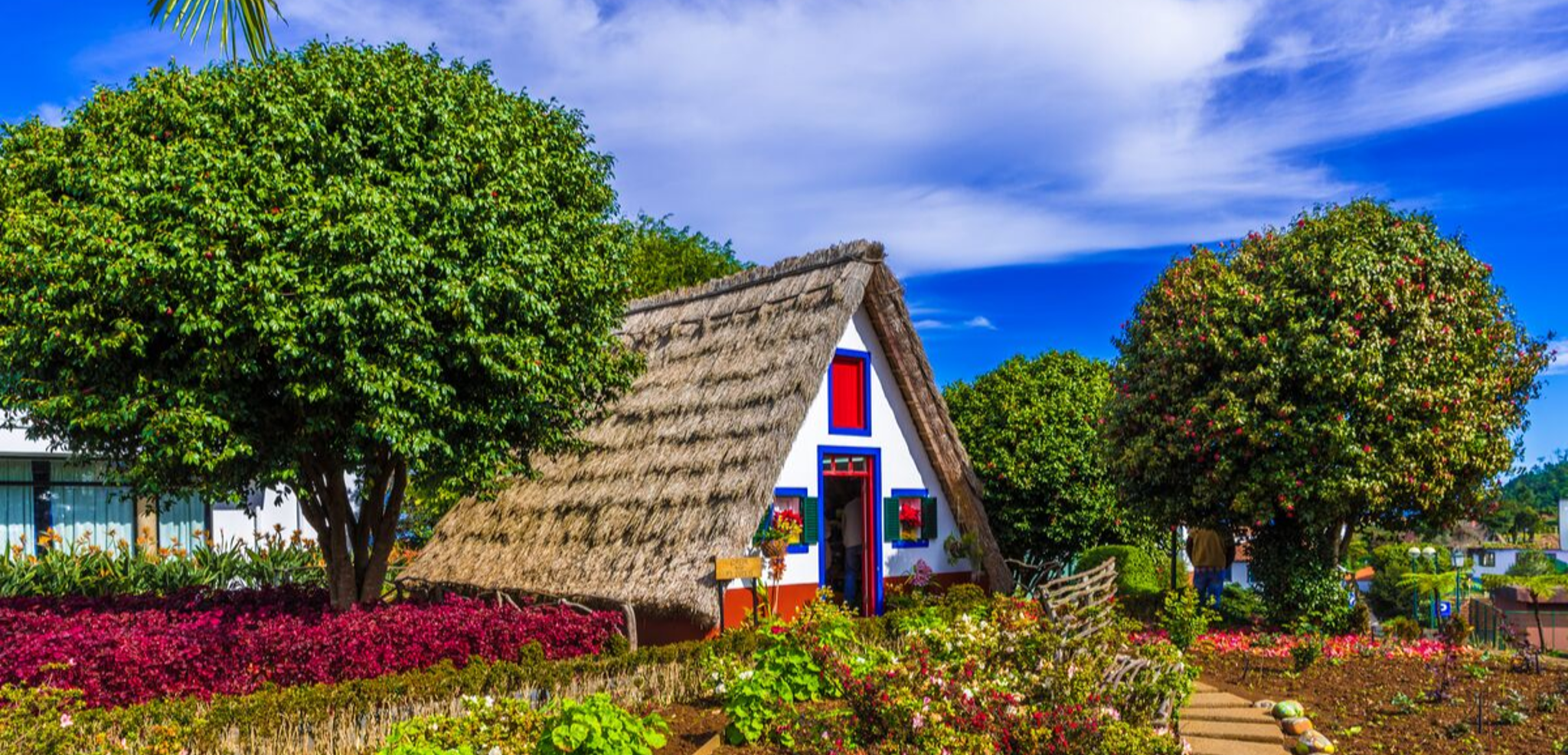 Et descendez par Santana et ses traditionnelles maisons