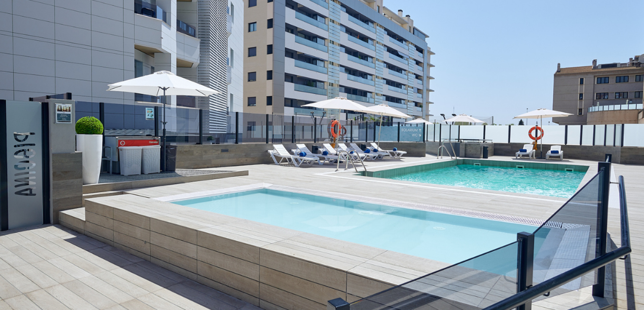 Profitez de la piscine de l'hôtel Gran Hotel Luna de Granada 4*