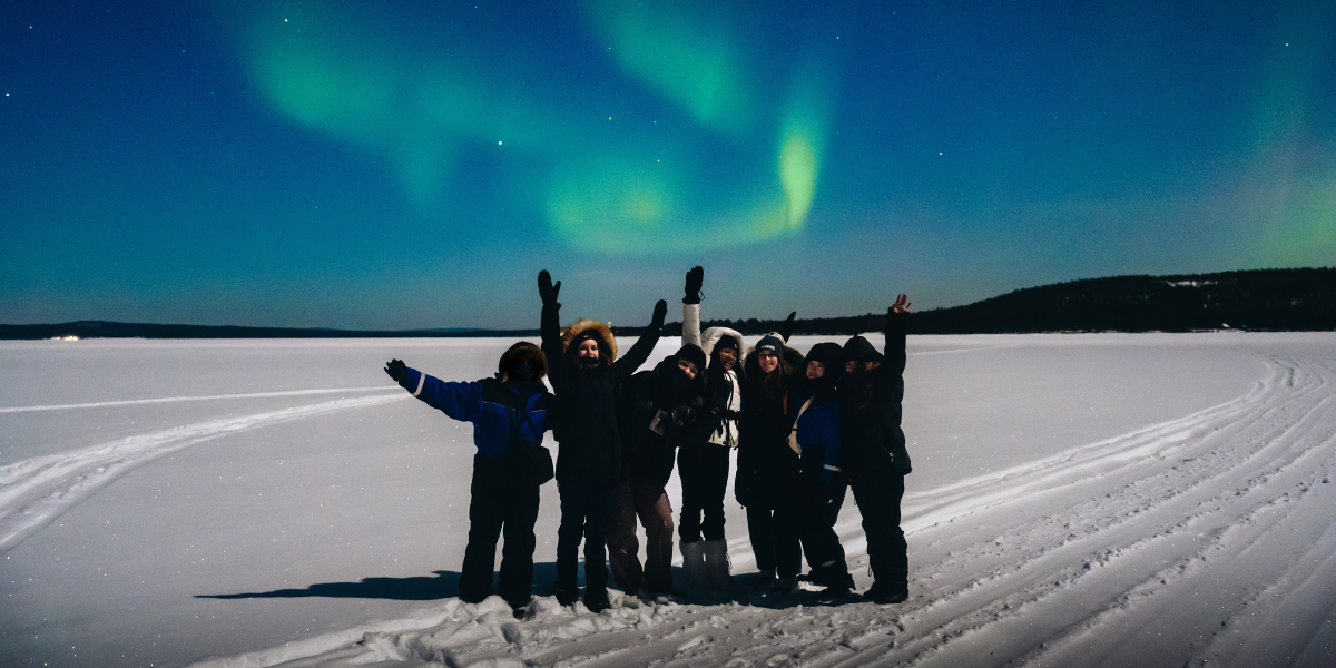 Les aurores boréales qui dansent dans le ciel (phénomène imprévisible) 