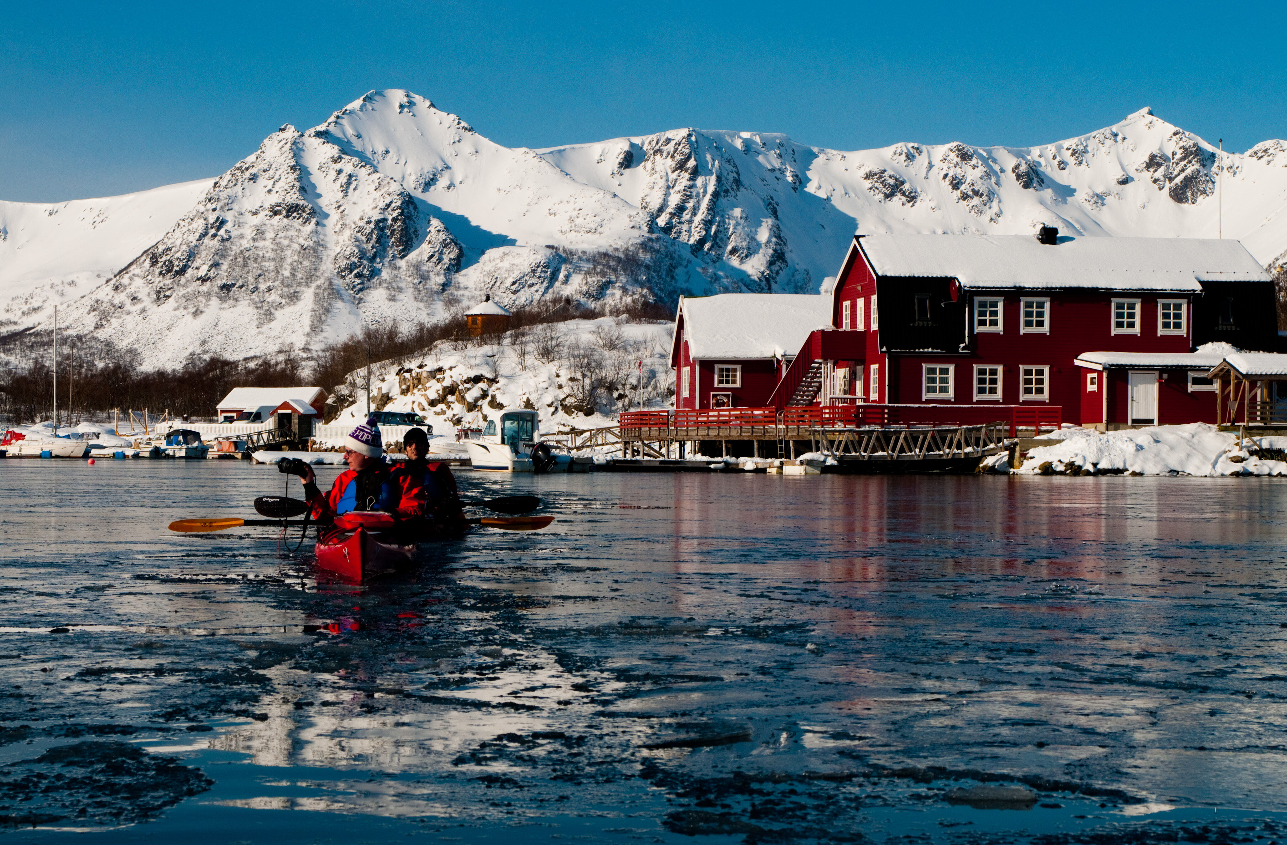 Partez découvrir les fjords en kayak (@Ian Robins)