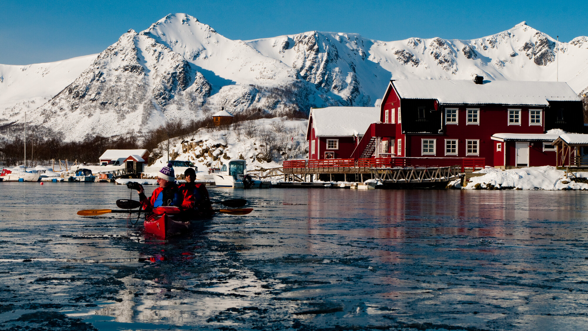 Partez découvrir les fjords en kayak (@Ian Robins)