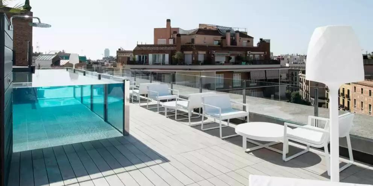 Entre deux visites, un petit plouf dans la piscine ? 