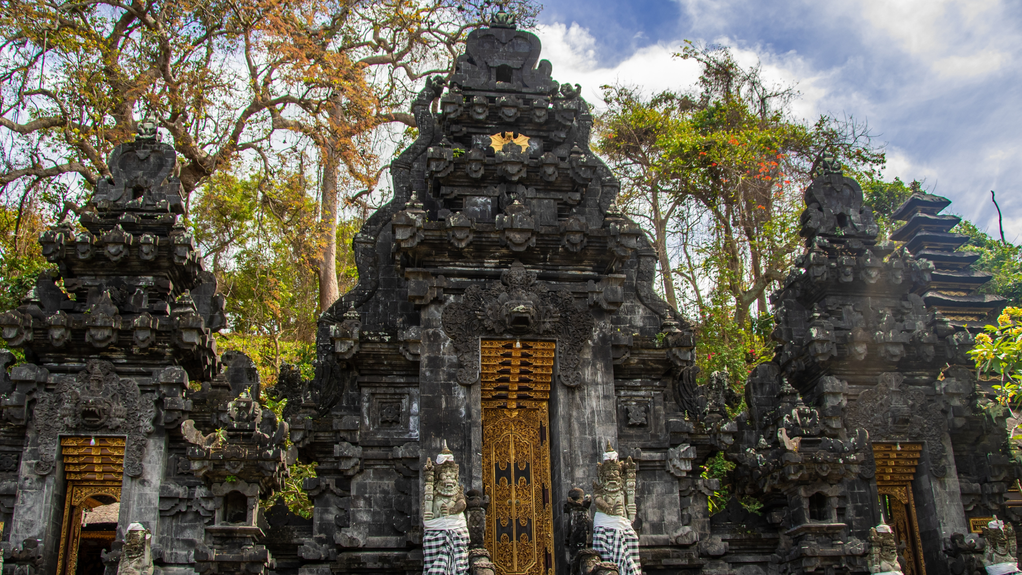 Goa Lawah, Bali ©Shutterstock