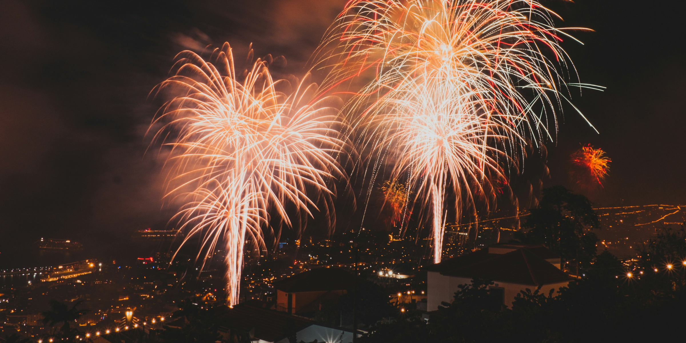 Feux d'artifices sur la baie de Funchal ©Daniele Franchi / Unsplash 