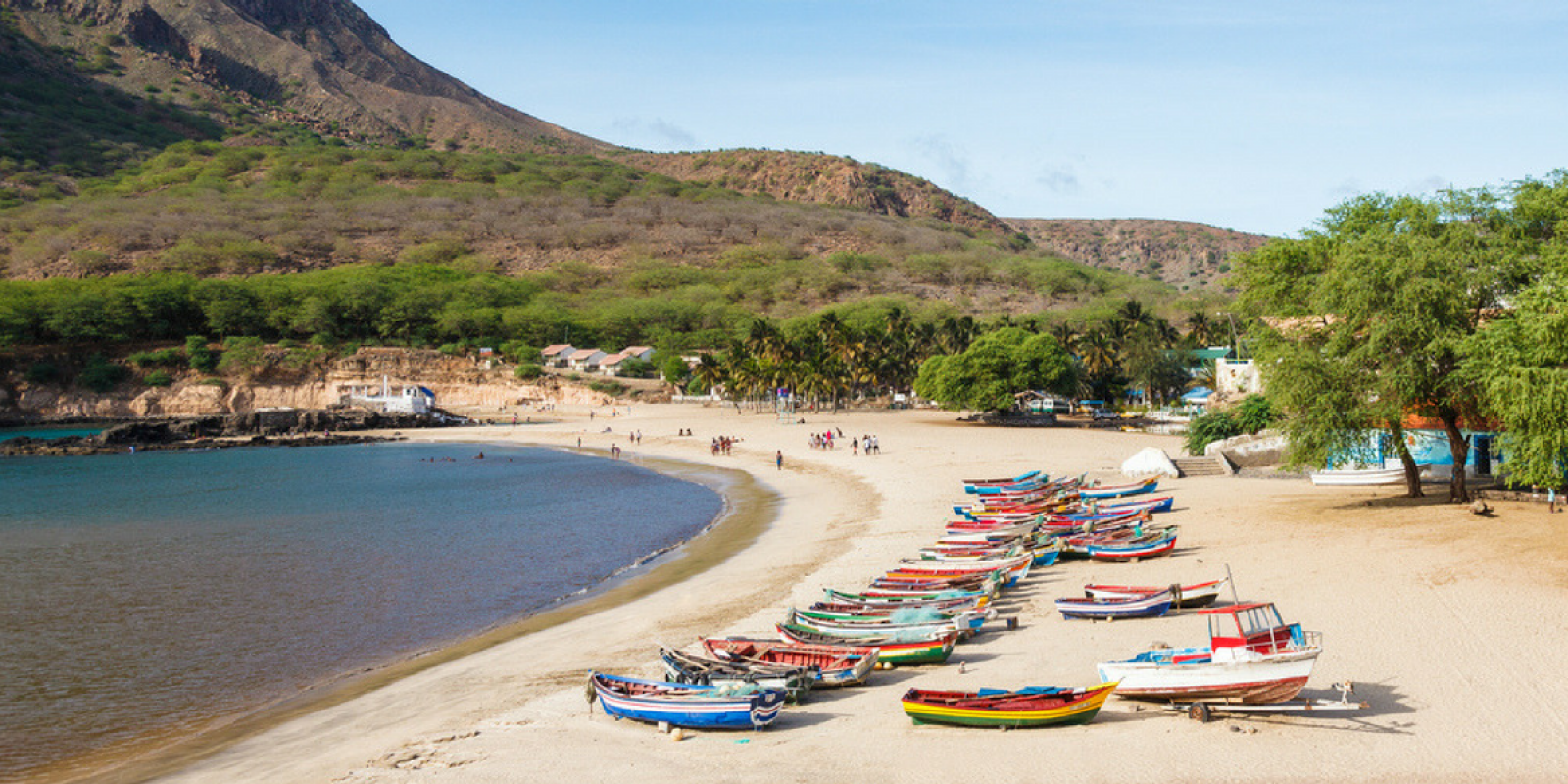 et sa plage de sable blanc
