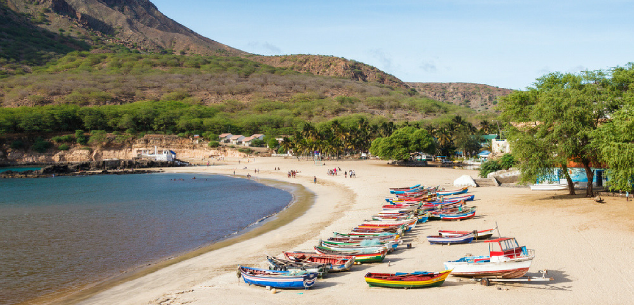 et sa plage de sable blanc