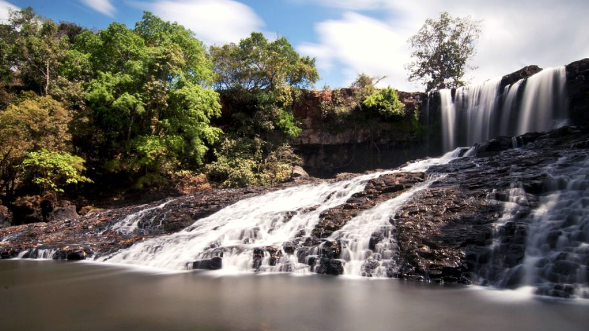 Une petite baignade dans la cascade de 3 étages de Bousra, ça vous tente ?