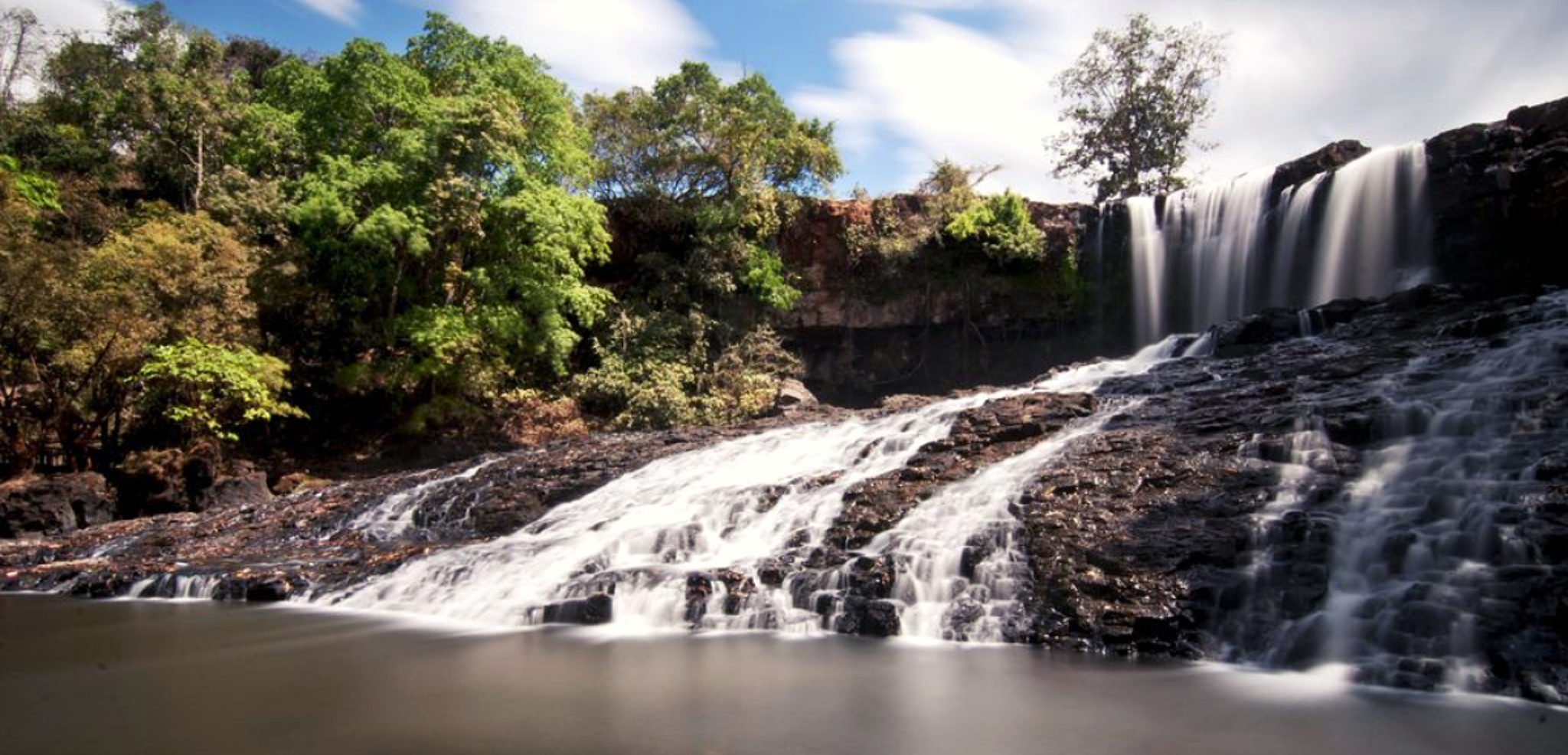 Une petite baignade dans la cascade de 3 étages de Bousra, ça vous tente ?