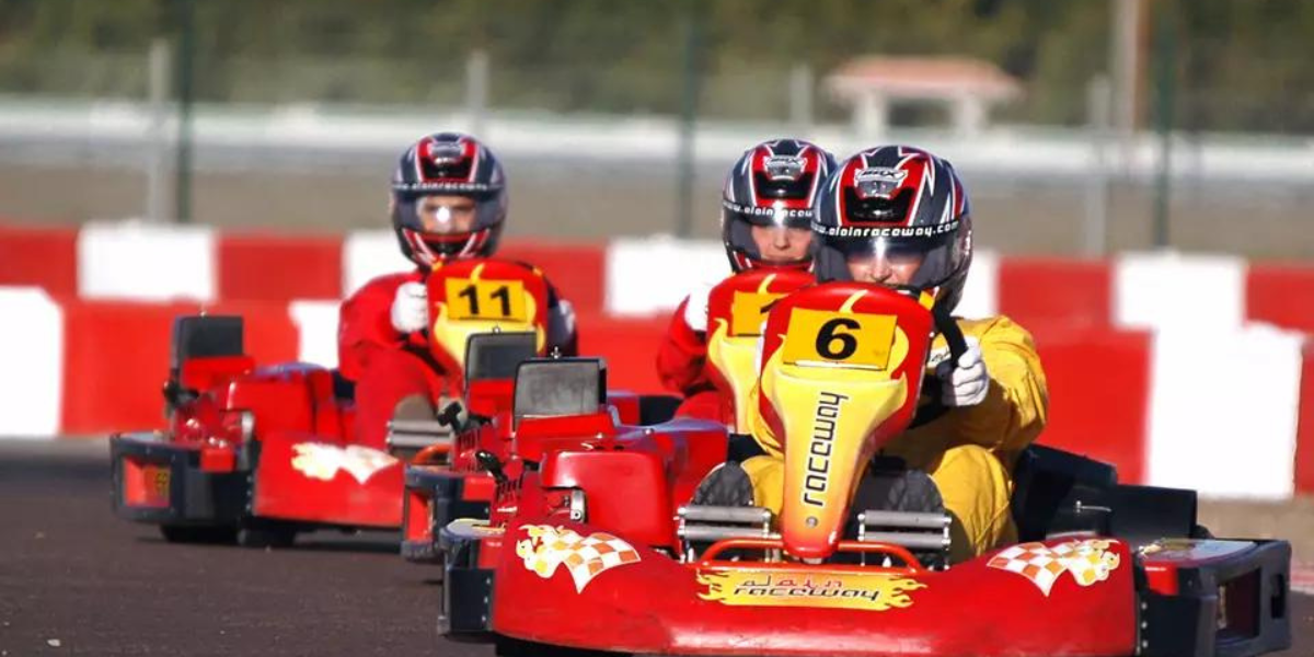En option, amusez-vous au Ferrari World, parc d'attraction hommage à la célèbre marque automobile
