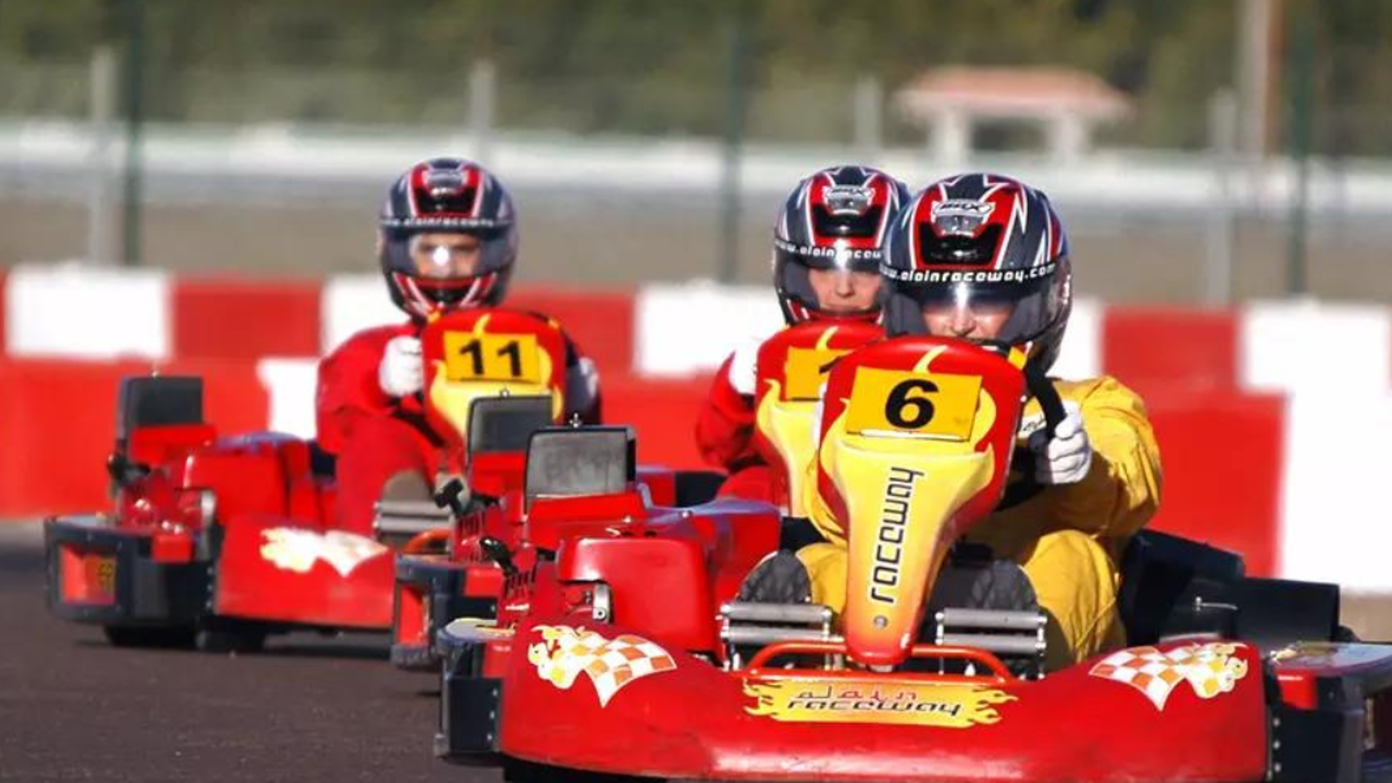 En option, amusez-vous au Ferrari World, parc d'attraction hommage à la célèbre marque automobile