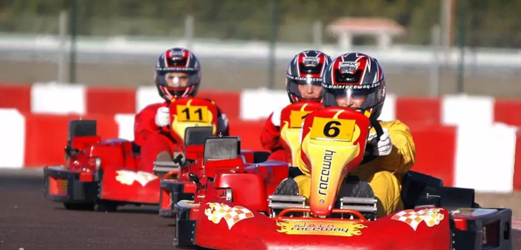 En option, amusez-vous au Ferrari World, parc d'attraction hommage à la célèbre marque automobile